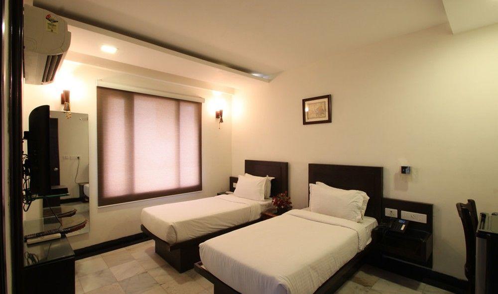 Oyo Flagship Hotel Rudra Palace Агра Екстер'єр фото